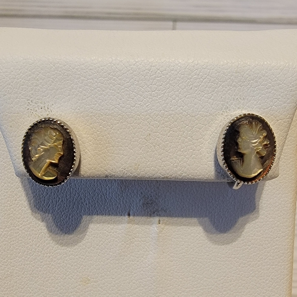 Vintage Burt Cassell Cameo 1/20 12K Gold Filled Screw Back Earrings